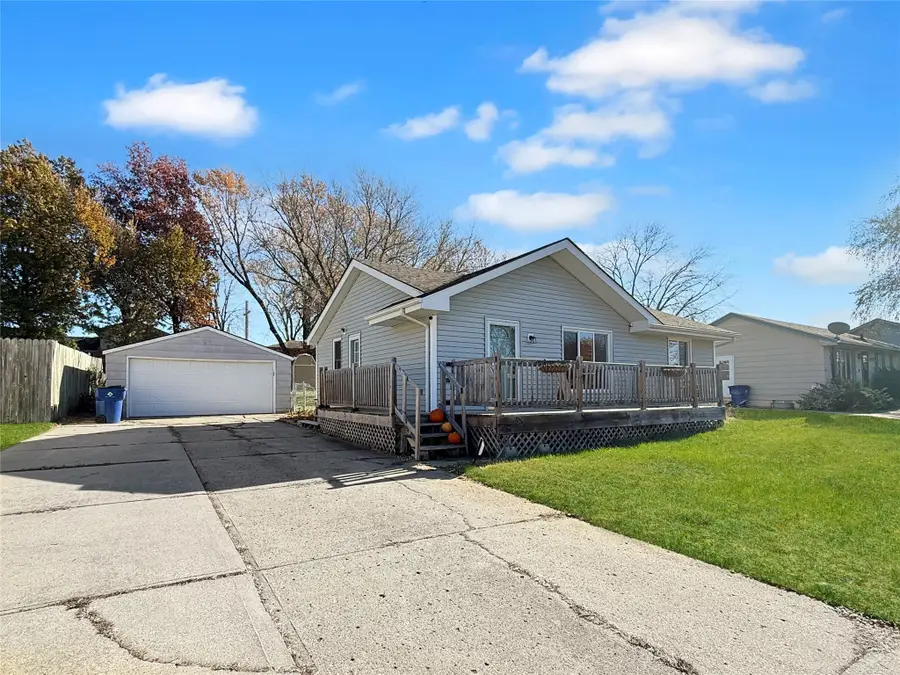 8315 Warren Drive, Des Moines, IA 50320 - Image #2