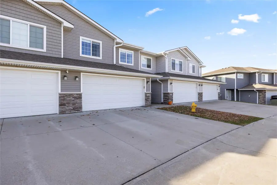 717 NE Macey Way, Waukee, IA 50263 - Image #2