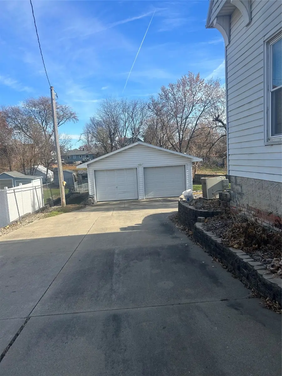704 W 4th Street S, Newton, IA 50208 - Image #2