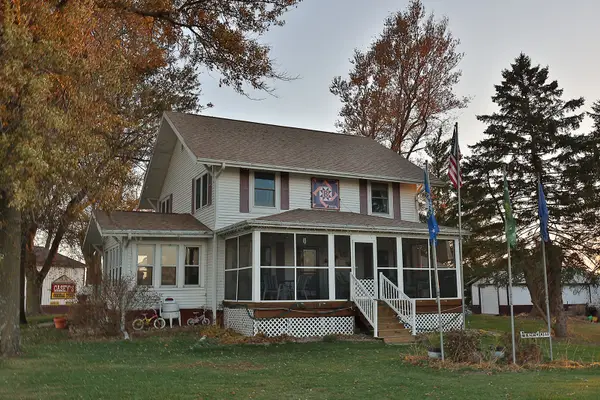 11377 S 100th Avenue E, Sully, IA 50251