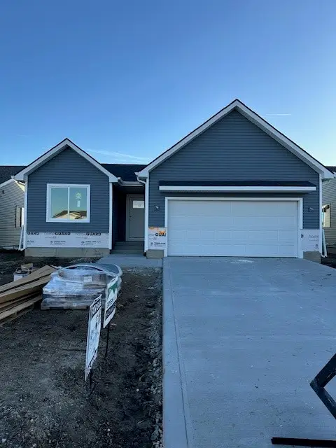 813 3rd Street Nw, Bondurant, IA 50035