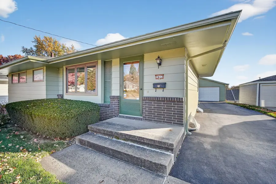 2412 Fairlawn Drive, West Des Moines, IA 50265 - Image #3