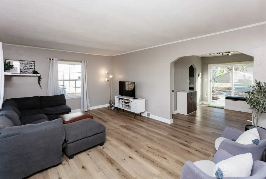 1617 60th Street, Des Moines, IA 50322 - Image #2