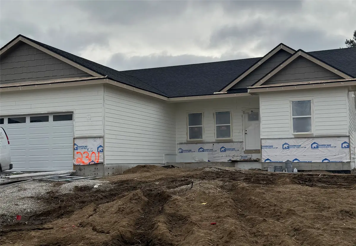 2301 N 8th Avenue E, Newton, IA 50208 - #1