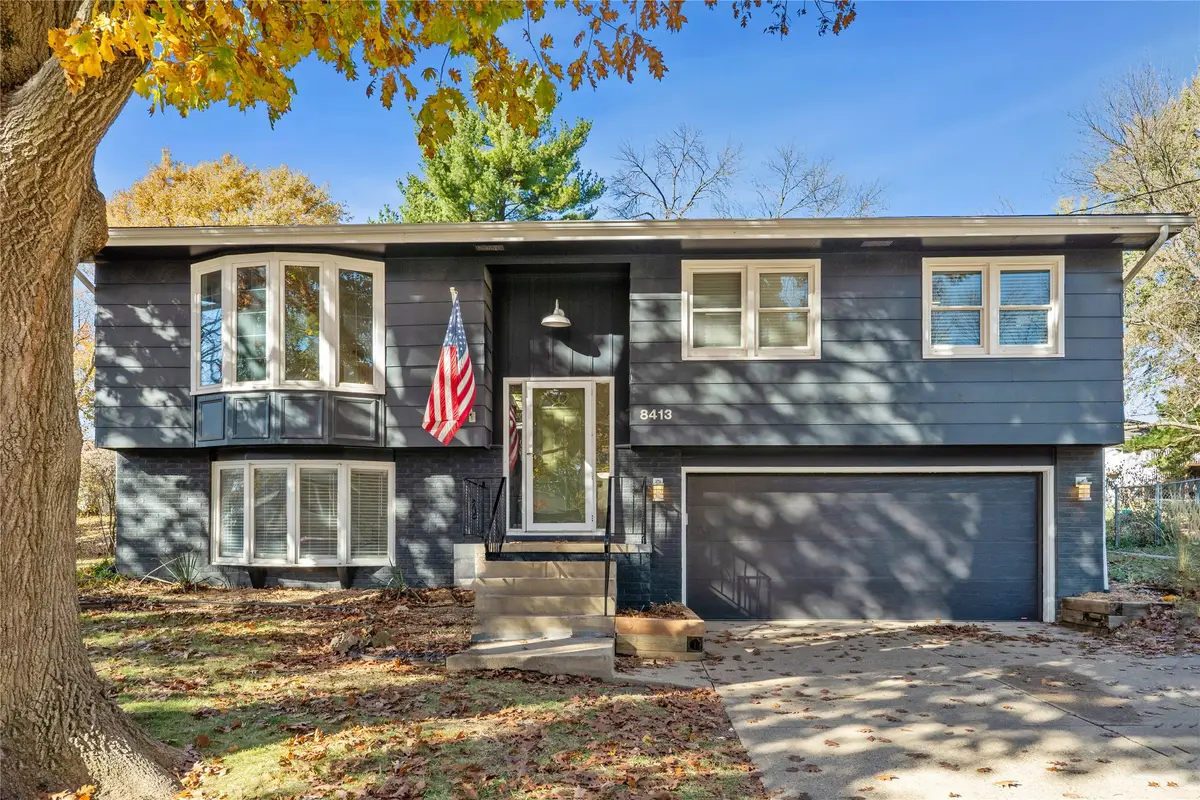 8413 Ridgemont Drive, Urbandale, IA 50322 - Image #1