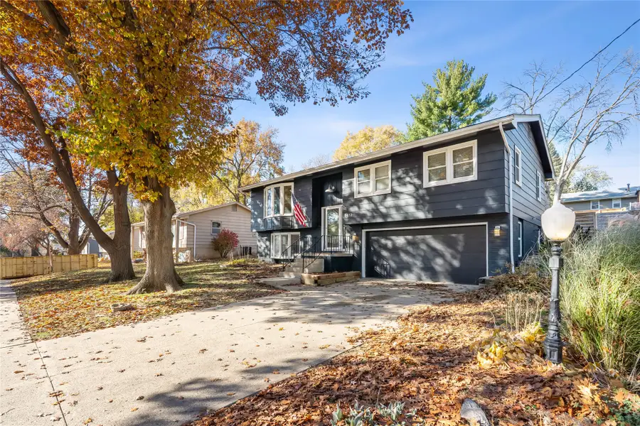 8413 Ridgemont Drive, Urbandale, IA 50322 - Image #2