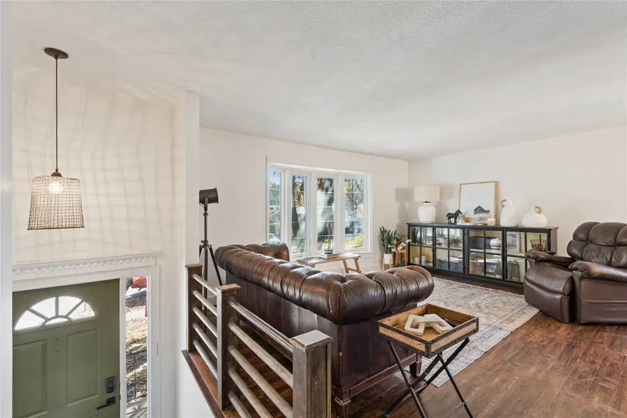 8413 Ridgemont Drive, Urbandale, IA 50322 - Image #3