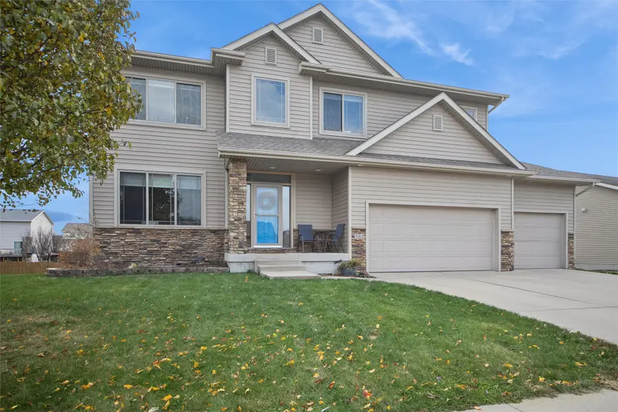323 Tailfeather Drive Nw, Bondurant, IA 50035 - Image #2
