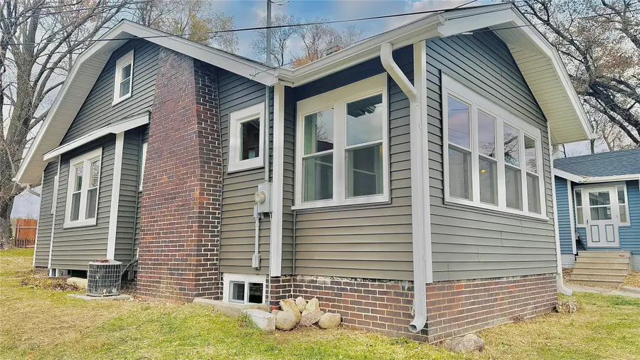 1220 1st Avenue E, Newton, IA 50208 - Image #2