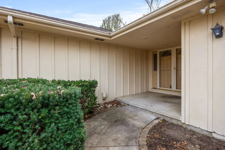 4508 74th Street, Urbandale, IA 50322 - Image #2