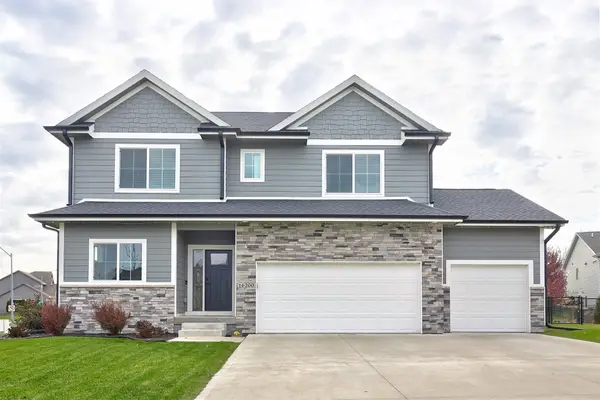 16200 Springbrook Trail, Urbandale, IA 50323