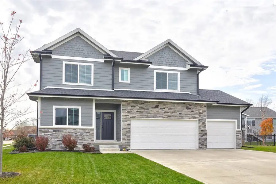 16200 Springbrook Trail, Urbandale, IA 50323 - Image #2