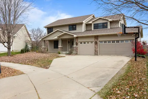 6913 Lewis Carroll Court, Johnston, IA 50131