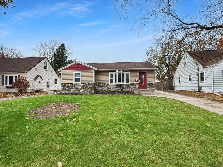 2412 48th Place, Des Moines, IA 50310 - Image #2