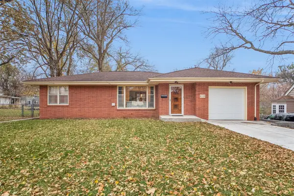 6330 Center Street, Des Moines, IA 50312