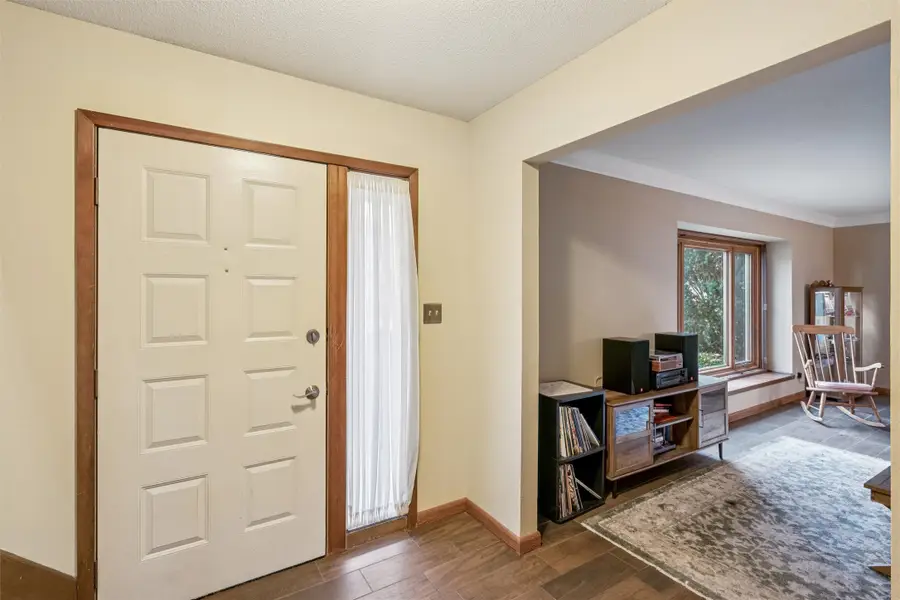 4900 Dakota Drive, West Des Moines, IA 50265 - Image #2