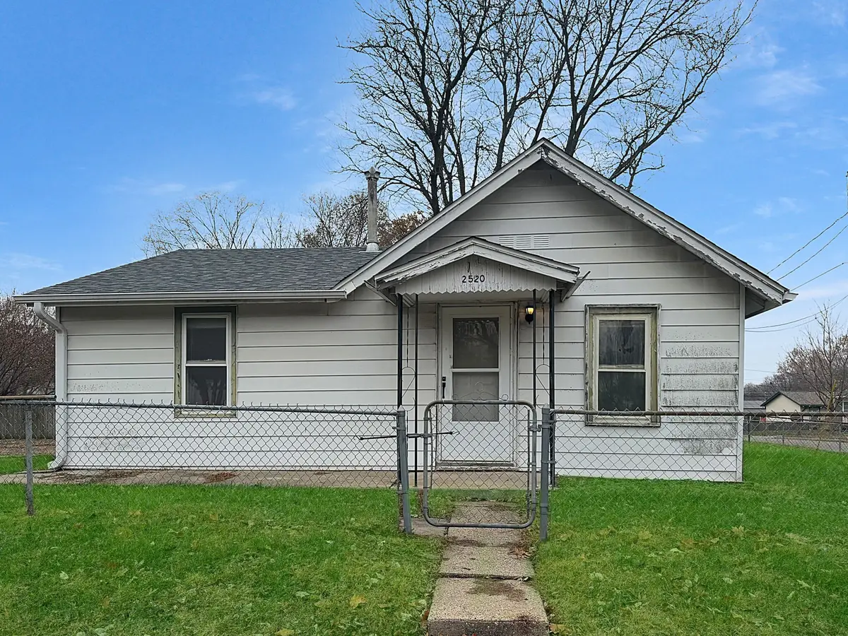 2520 E 38th Street, Des Moines, IA 50317 - Image #1