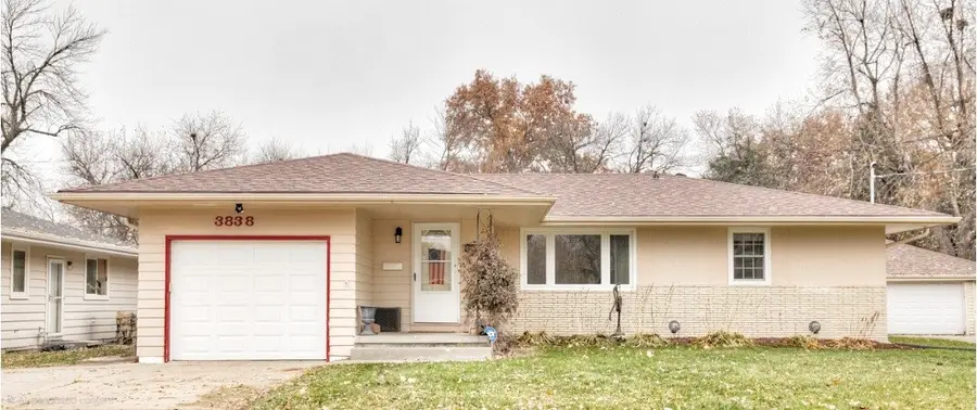 3838 Valdez Drive, Des Moines, IA 50310 - Image #2