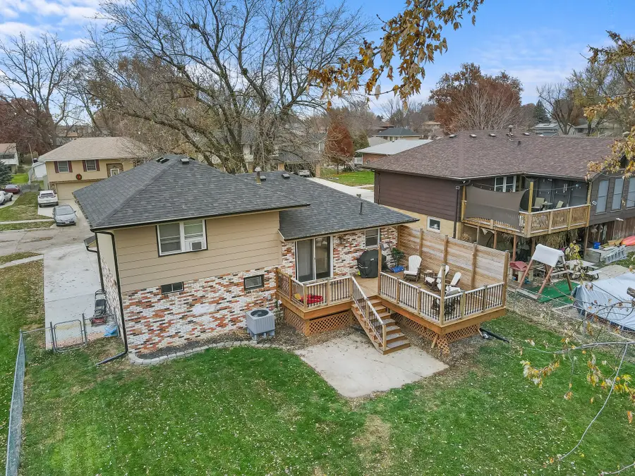 1433 N 7th Avenue E, Newton, IA 50208 - Image #2