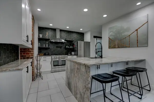 2203 High Street, Des Moines, IA 50312