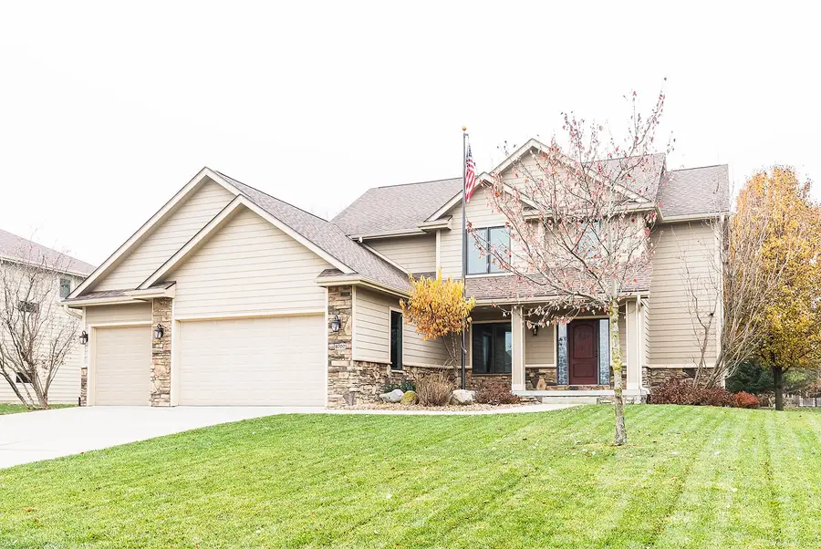 8700 Wooded Point Drive, Johnston, IA 50131 - Image #2