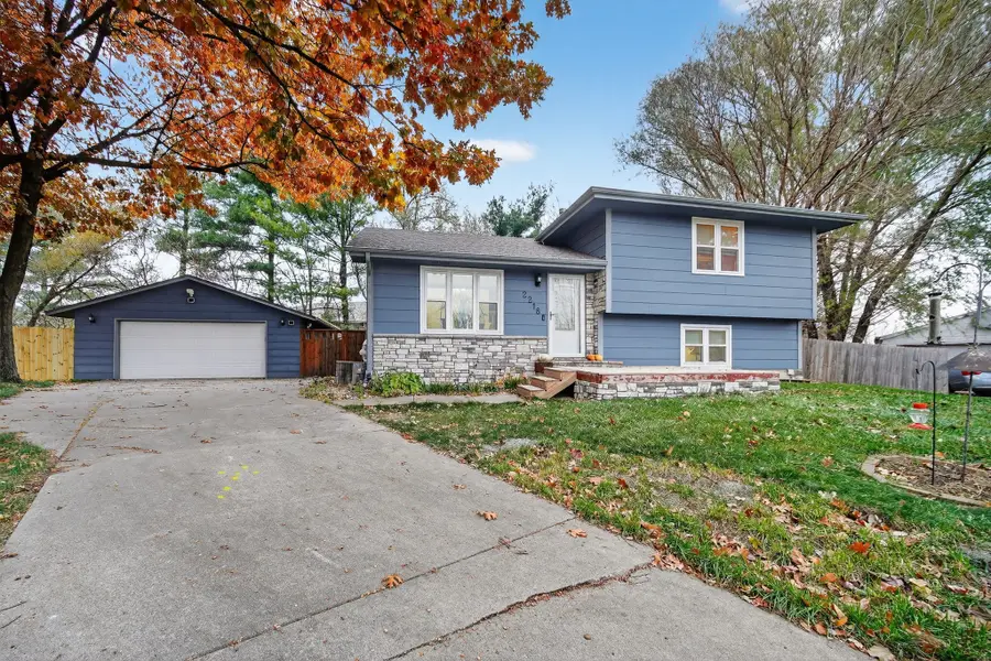 2218 E Caulder Court, Des Moines, IA 50320 - Image #2