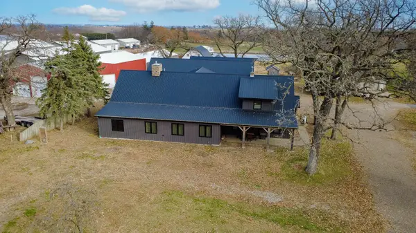 656 T14 Highway, Pella, IA 50219