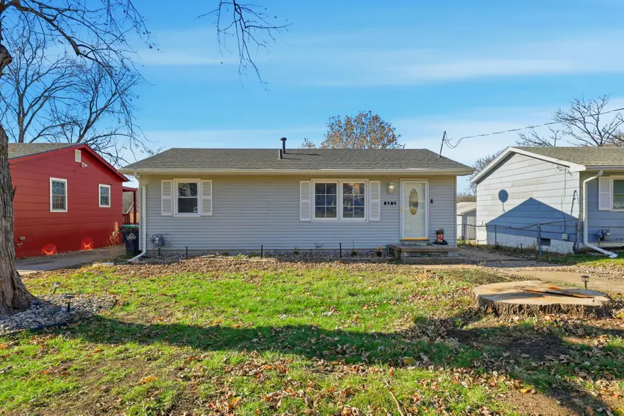 2404 E 37th Court, Des Moines, IA 50317 - Image #2