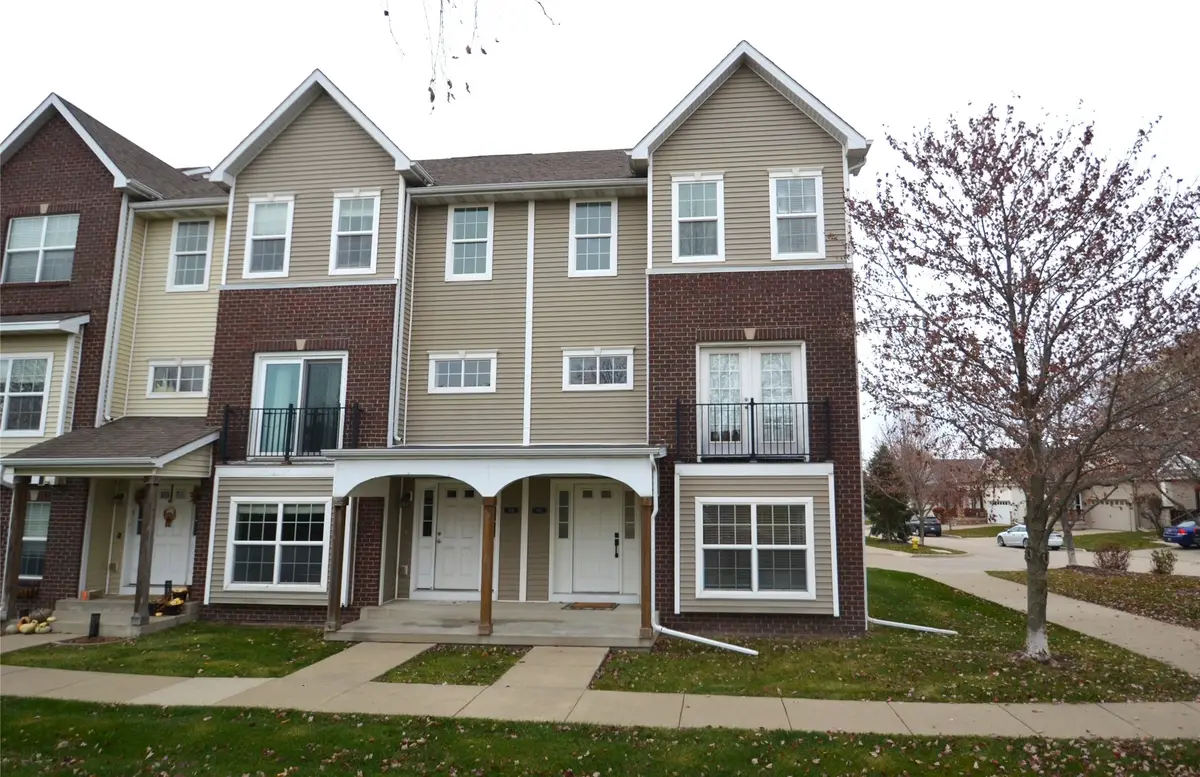 9160 Greenspire Drive #102, West Des Moines, IA 50266 - Image #1
