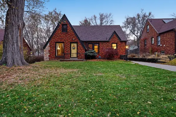 6521 Elmcrest Drive, Windsor Heights, IA 50324