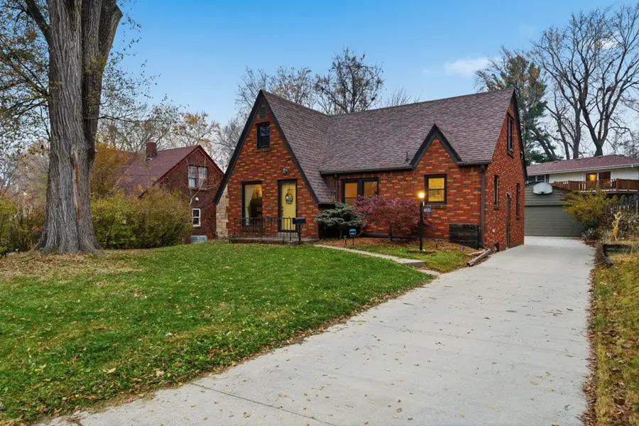 6521 Elmcrest Drive, Windsor Heights, IA 50324 - Image #2