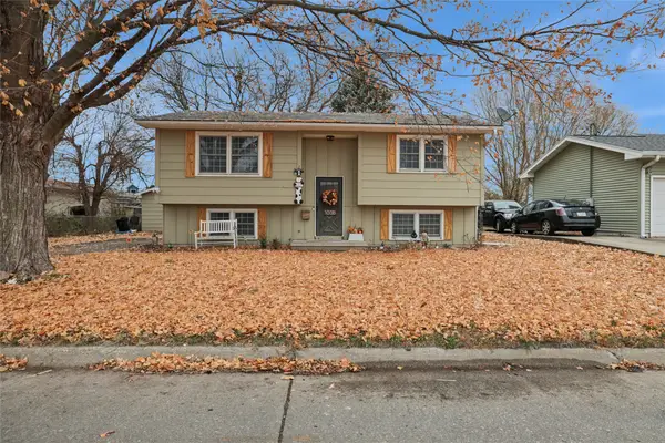 1008 N 8th Avenue E, Newton, IA 50208