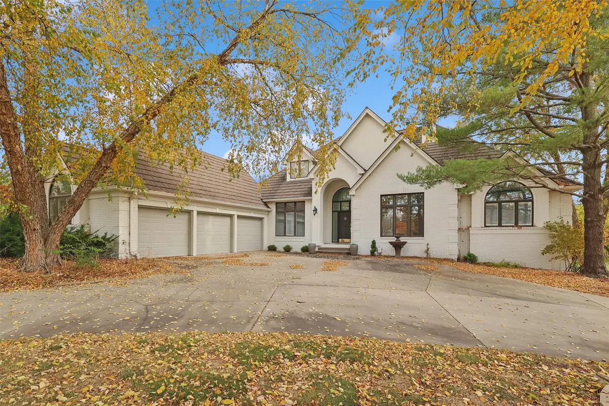 5548 Glen Oaks Point, West Des Moines, IA 50266 - Image #1