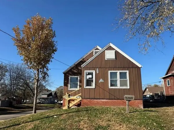 3200 Oxford Street, Des Moines, IA 50313