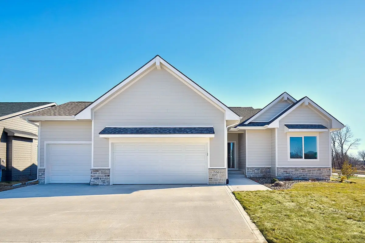 7015 Lincoln Circle, Johnston, IA 50131 - Image #1