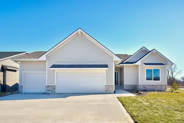 7015 Lincoln Circle, Johnston, IA 50131