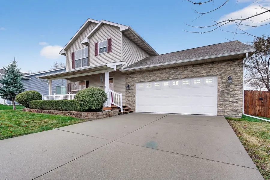 708 Patchett Drive Ne, Mitchellville, IA 50169 - Image #2