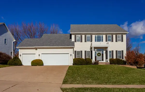 15475 Wildwood Drive, Clive, IA 50325