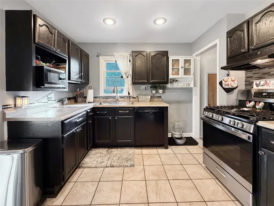 4027 NE 43rd Court, Des Moines, IA 50317 - Image #2