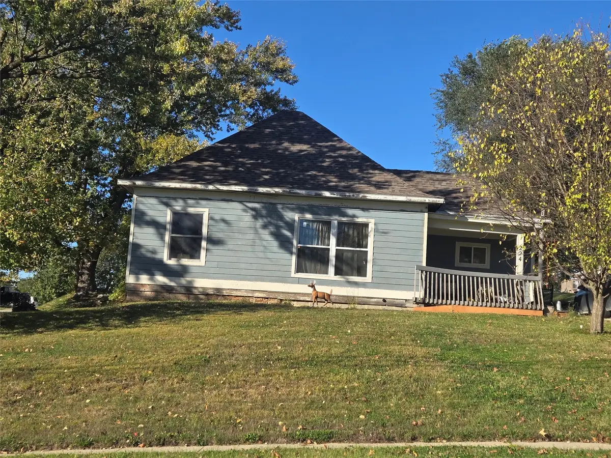 224 N 9th Avenue W, Newton, IA 50208 - Image #1