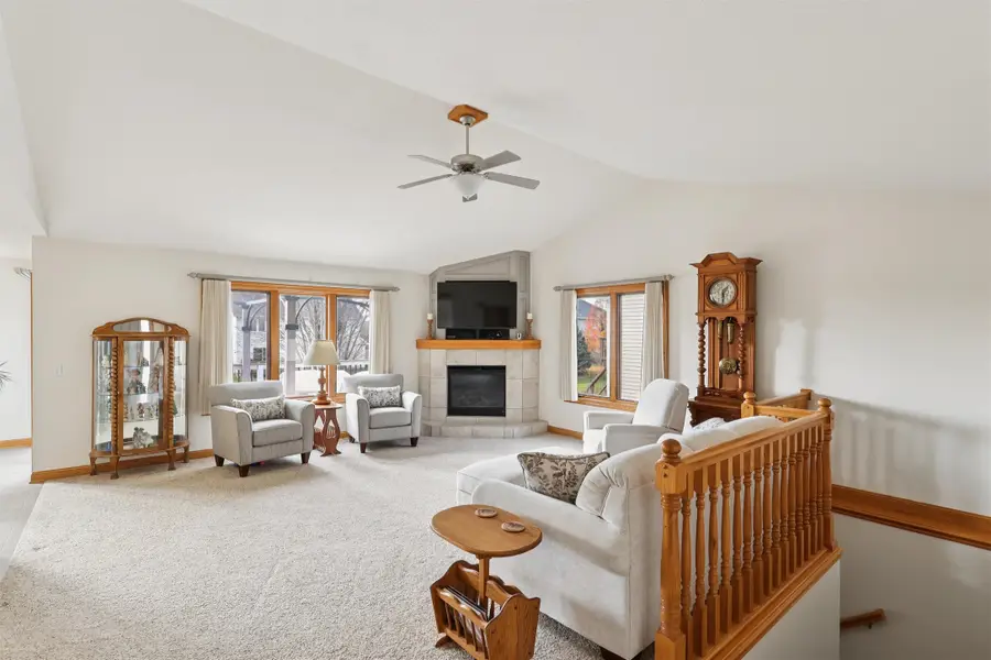 15714 Aurora Avenue, Urbandale, IA 50323 - Image #2