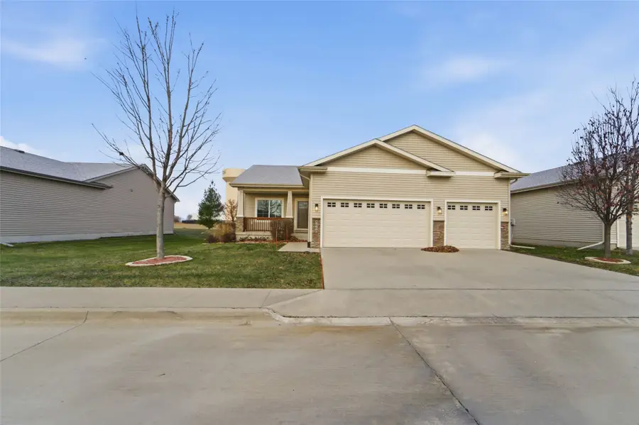 5660 Prairie Grass Drive, Johnston, IA 50131 - Image #2