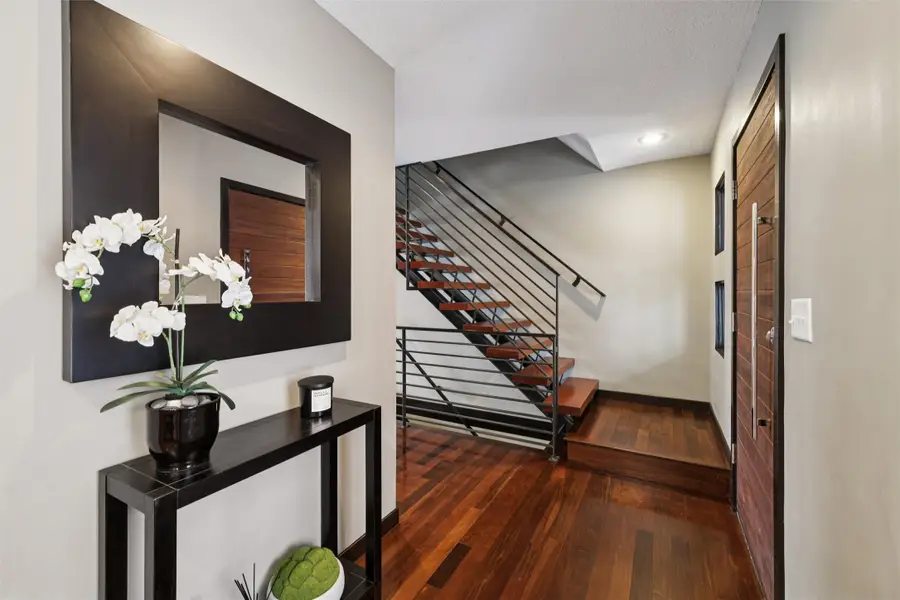 9109 Hammontree Drive, Urbandale, IA 50322 - Image #2