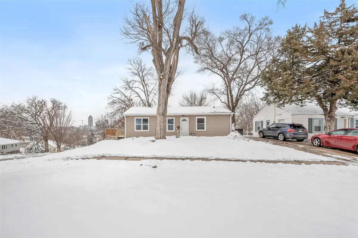 39 Hillside Avenue, Des Moines, IA 50315 - Image #1