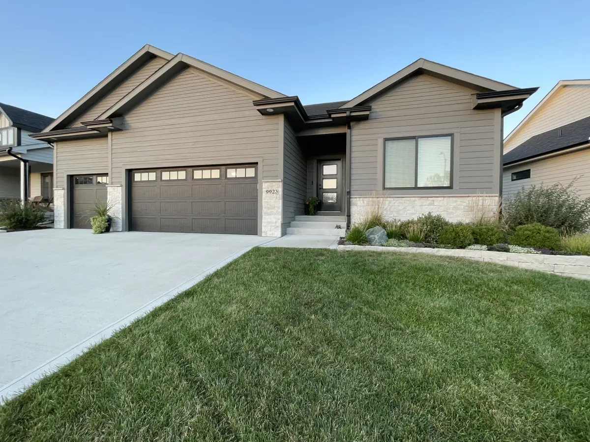 9923 Watermeadow Circle, Johnston, IA 50131 - Image #1