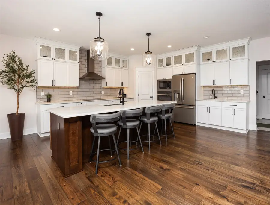 15034 Walnut Meadows Drive, Urbandale, IA 50323 - Image #2