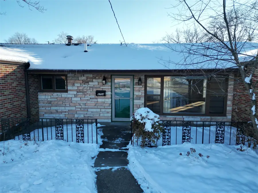 6704 Del Matro Avenue, Windsor Heights, IA 50324 - Image #2