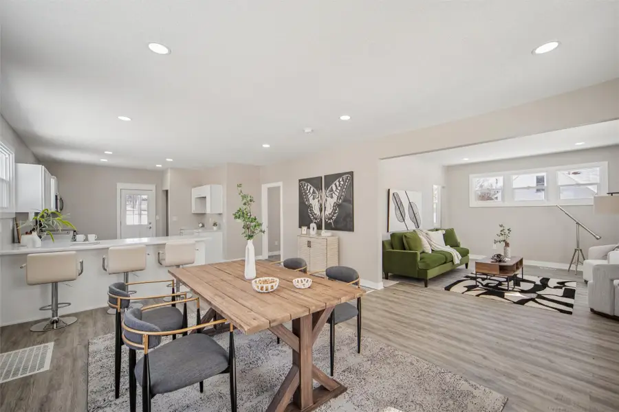 704 E Salem Avenue, Indianola, IA 50125 - Image #2