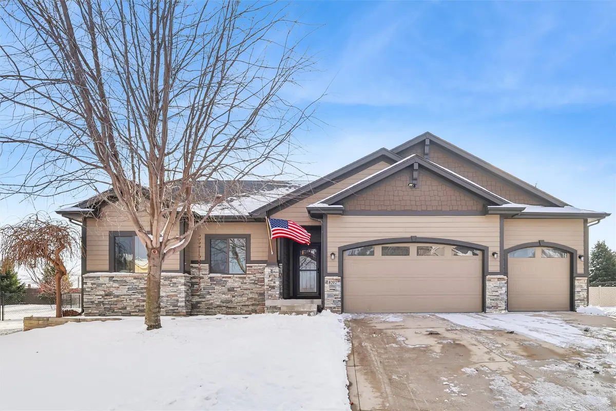8202 Sky View Circle, West Des Moines, IA 50266 - Image #1