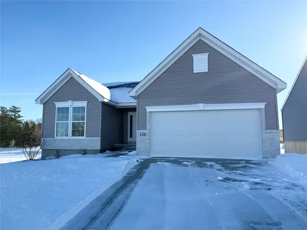 120 NW Rolling Circle, Waukee, IA 50263